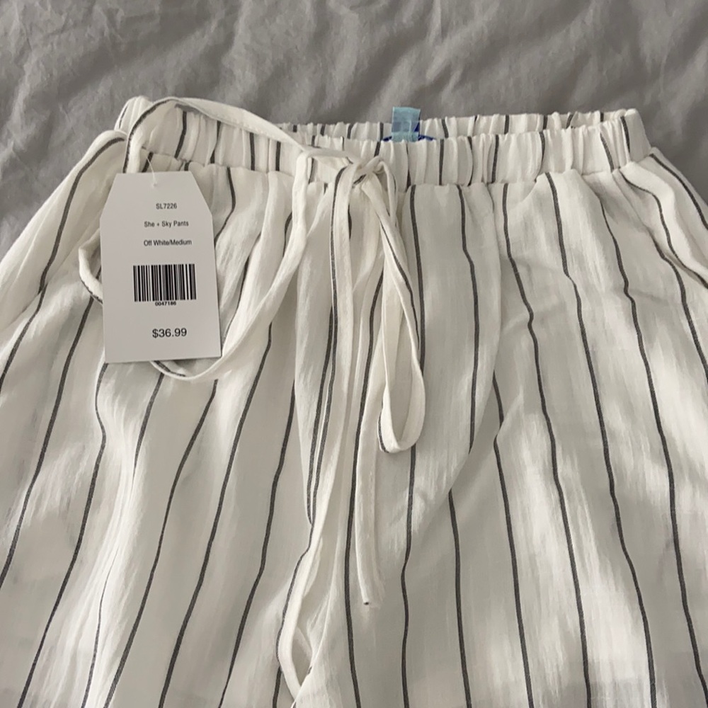 NWT! Adorable flowy wide leg pants!